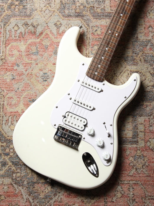 Pre-owned Squier Bullet Stratocaster HSS Hardtail - White - Guitar Warehouse