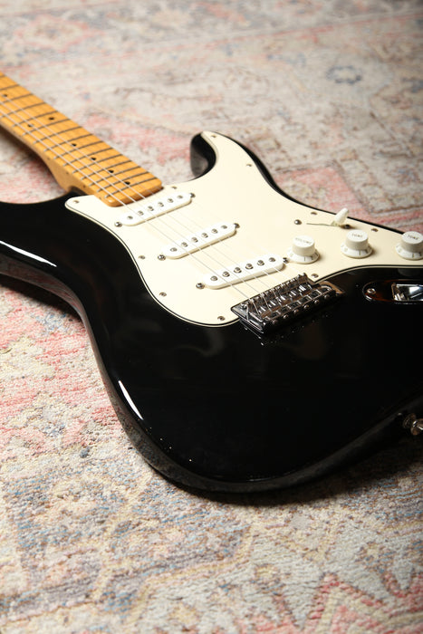 Pre-Owned 2013 Fender Stratocaster - Black w/Maple Neck - Guitar Warehouse