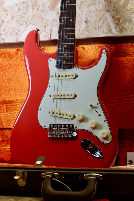 Fender American Vintage II 1961 Stratocaster, Rosewood Fingerboard, Fiesta Red - Pre-owned *As New