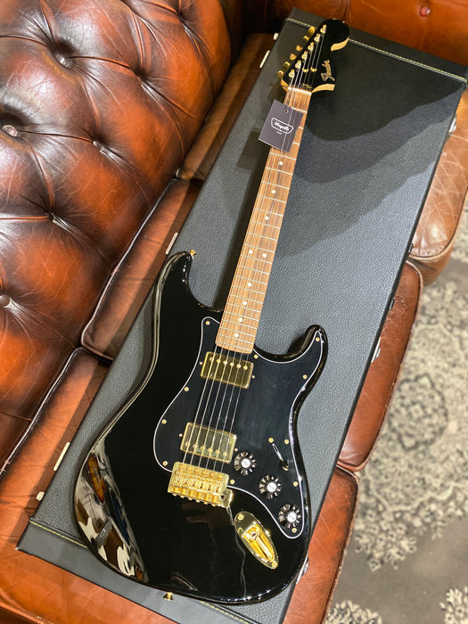 Fender Limited Edition Mahogany Blacktop Stratocaster®, Pau Ferro Fingerboard, Black with Gold Hardware w/Hardcase - Guitar Warehouse