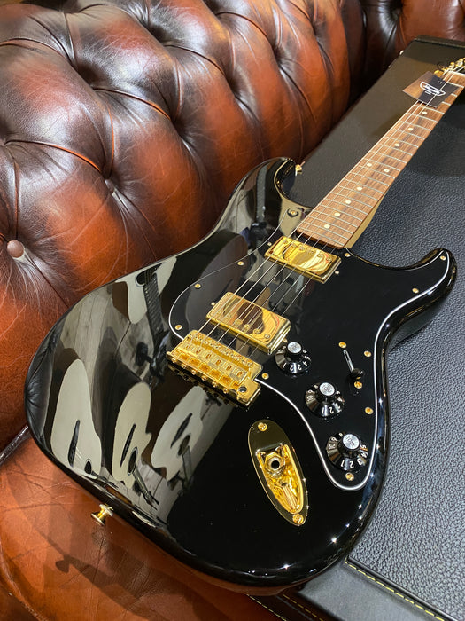 Fender Limited Edition Mahogany Blacktop Stratocaster®, Pau Ferro Fingerboard, Black with Gold Hardware w/Hardcase - Guitar Warehouse